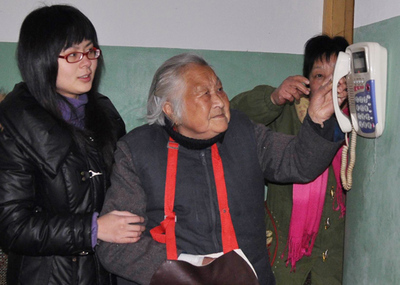 居家養(yǎng)老一鍵通電話服務(wù) 便捷關(guān)愛，守護(hù)老年居民幸福晚年